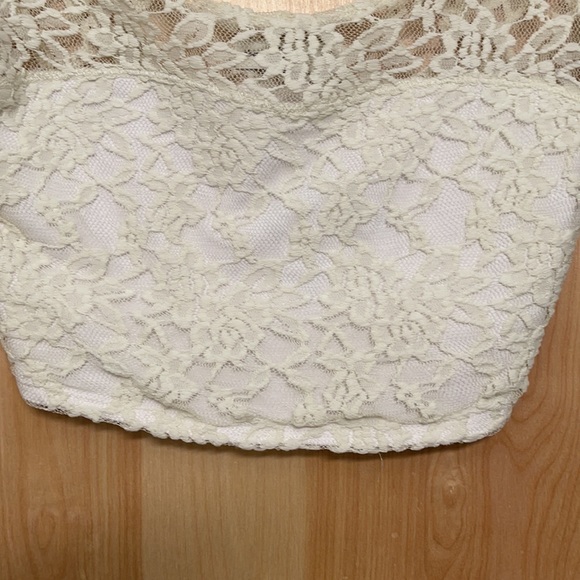 Abercrombie and Finch Crop Top Shirt - Picture 2 of 5